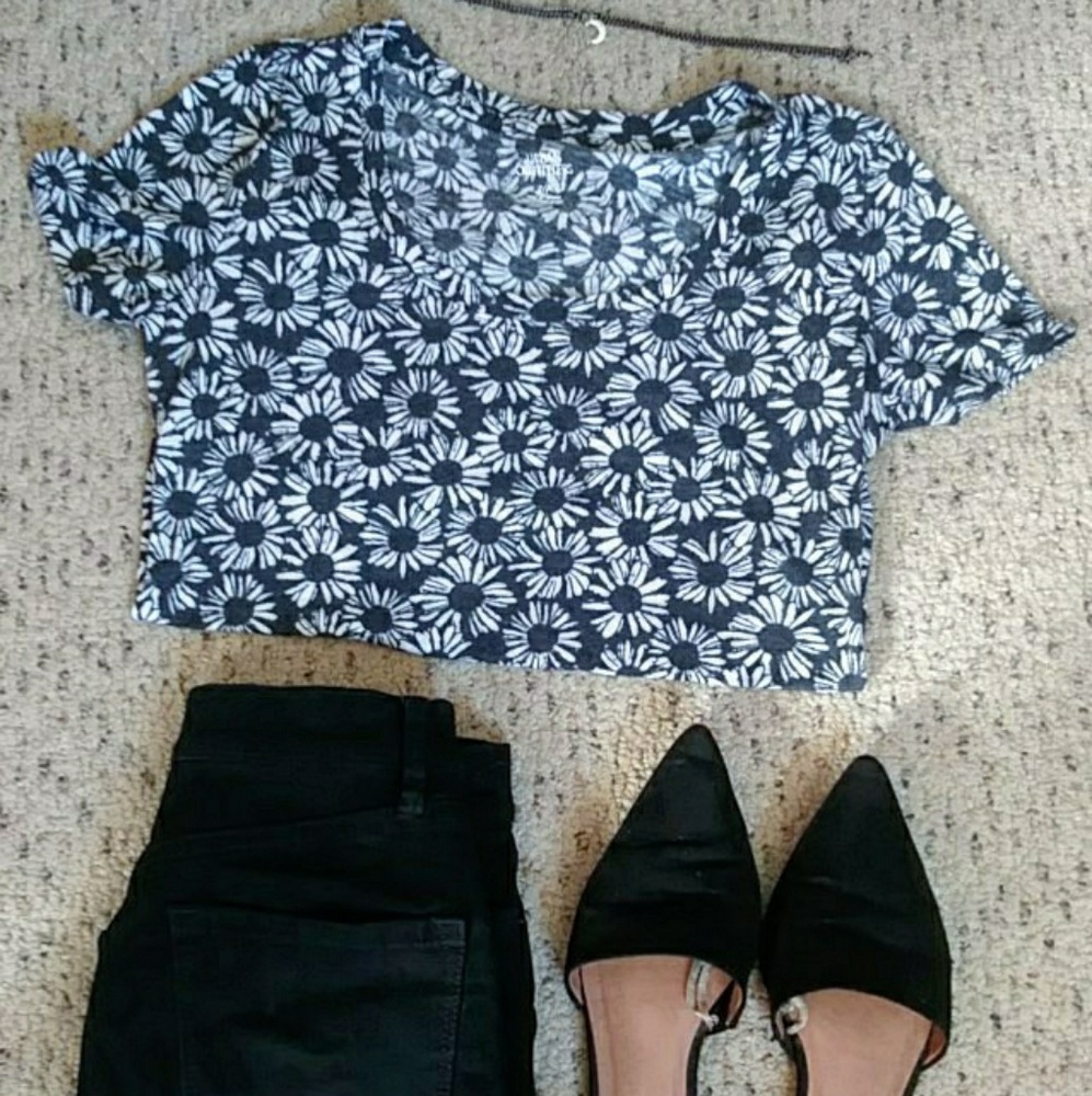 UO Daisy Printed Tee